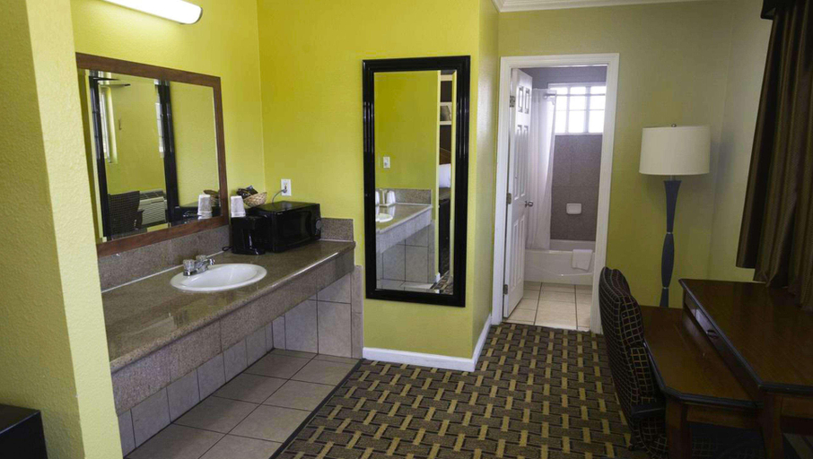 Bathroom 5, Kings Motel Inglewood, Los Angeles