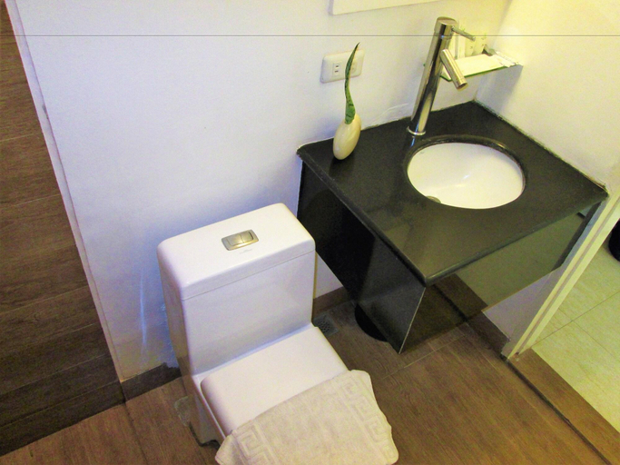 Bathroom 4, Apple Tree Resort Hotel, Opol