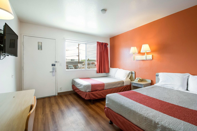 Bedroom 4, Motel 6 Wendover, Tooele