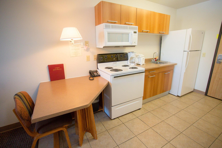 Bedroom 4, White Pine Adventure Inn, Sublette