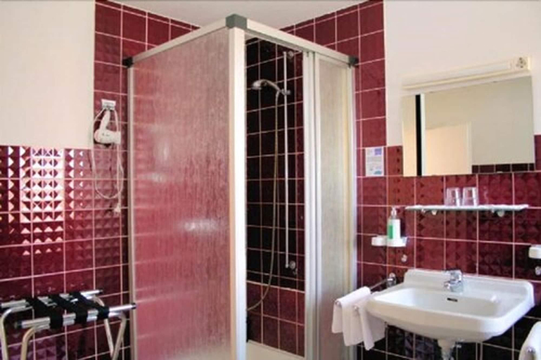 Bathroom 5, Hotel Fernblick, Goslar