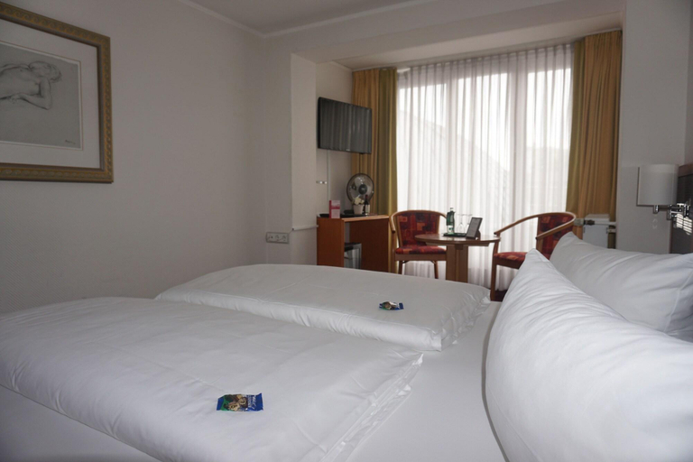 Bedroom 4, Hotel Am Schloss Aurich, Aurich