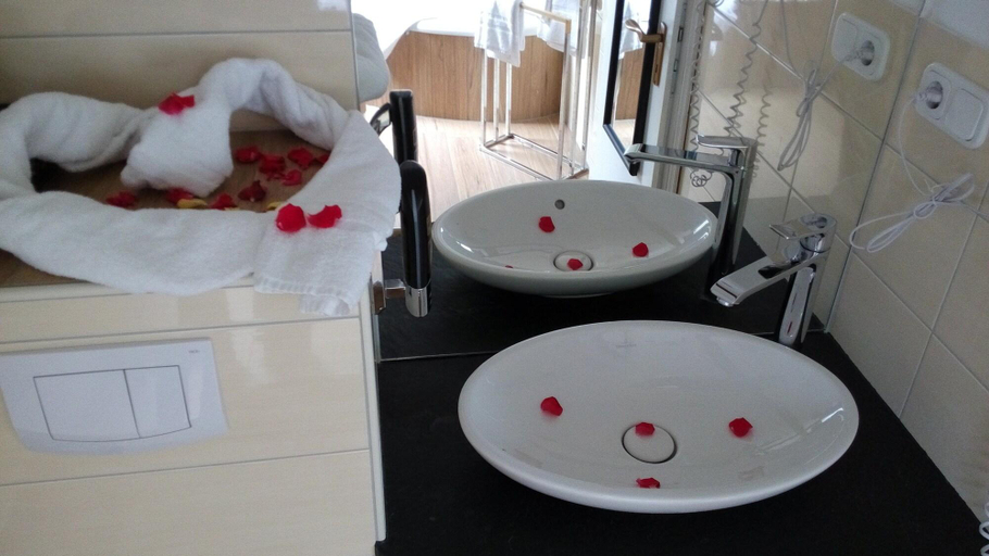 Bathroom 4, Lindenhof, Siegen-Wittgenstein