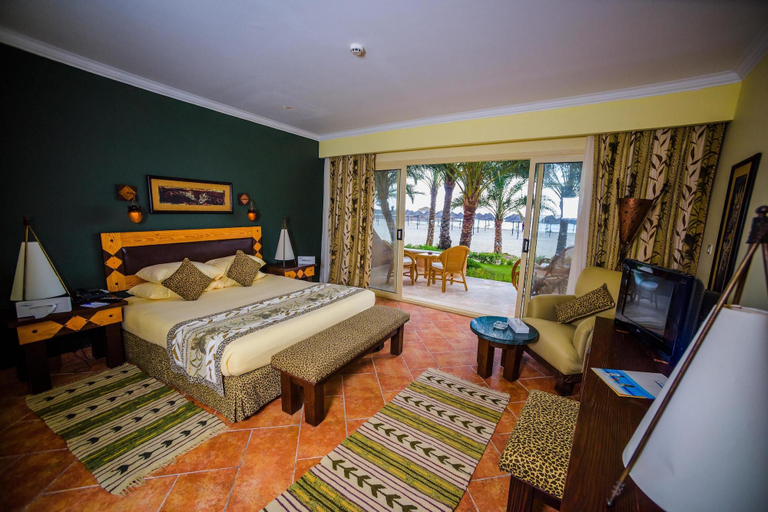 Bedroom 4, Carols Beau Rivage Hotel, Marsa Matruh
