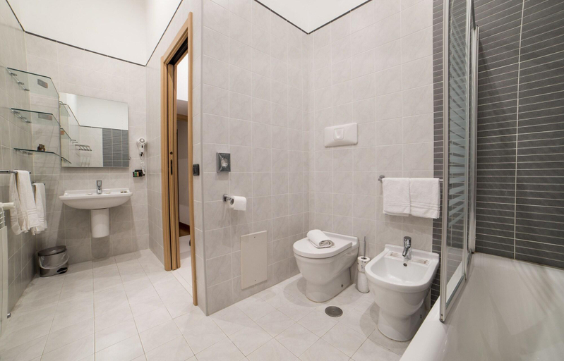 Bathroom 5, Bed and Breakfast Chiaia 32, Napoli