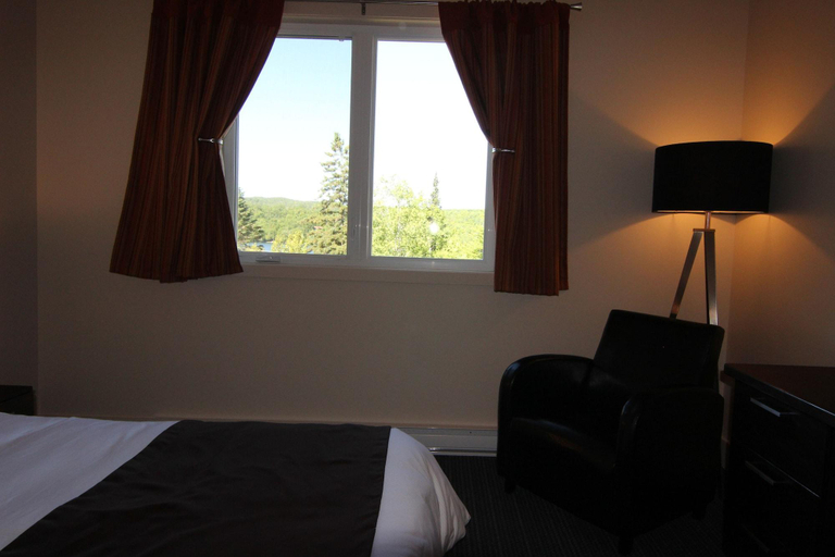 Bedroom 3, Hotel Le Mercier, Les Laurentides
