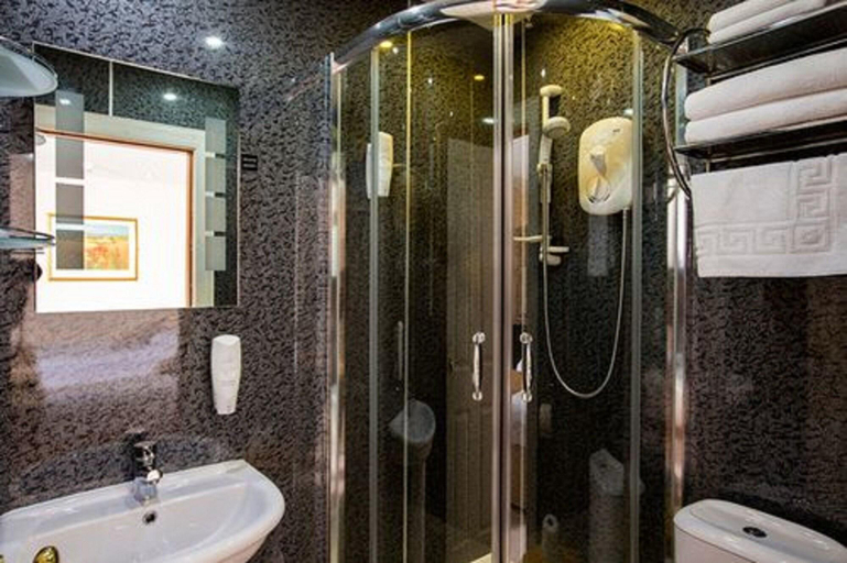 Bathroom 3, The Redcliffe, Highland
