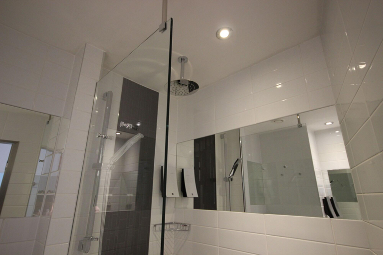 Bathroom 4, Sleeperz Hotel Dundee, Dundee
