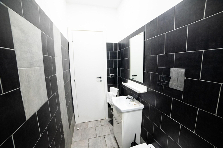 Bathroom 4, B&B Paradise, Napoli
