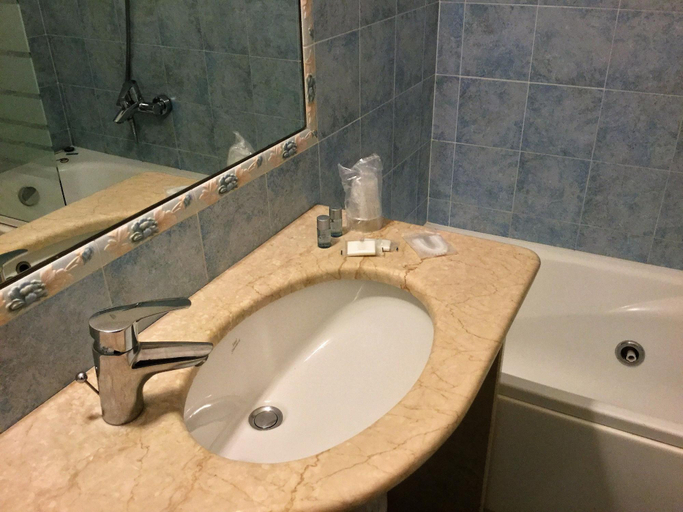 Bathroom 4, Buonhotel, Bologna