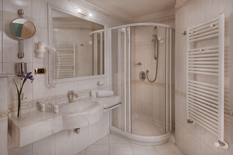 Bathroom 4, Alpin Royal, Bolzano