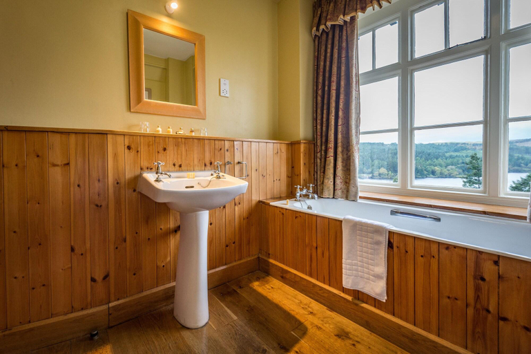Bathroom 4, Lake Vyrnwy Hotel Spa, Powys