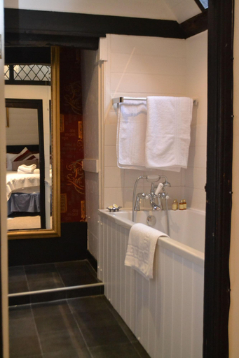 Bathroom 4, Mermaid Inn, East Sussex