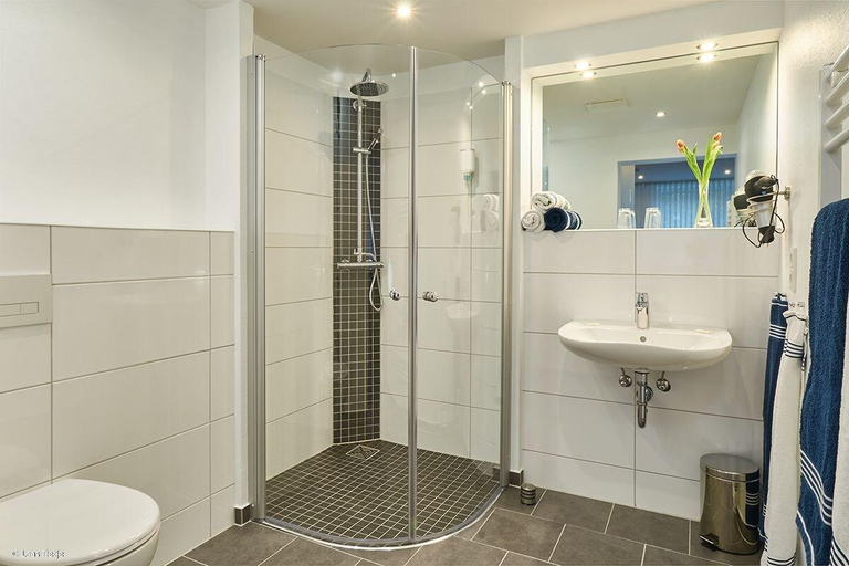 Bathroom 4, Hotel BonaMari, Salzgitter