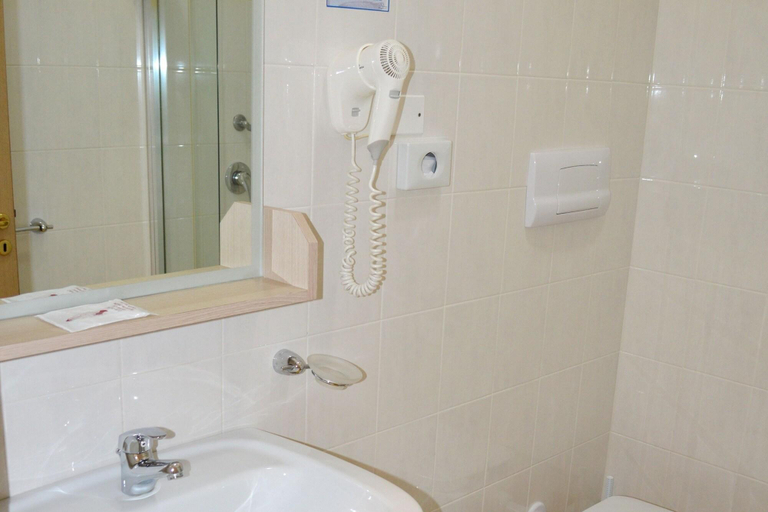 Bathroom 4, La Lanterna, Messina