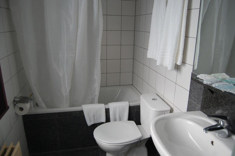 Bathroom 4, Hotel New Flanders, Oost-Vlaanderen