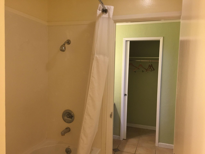 Bathroom 4, Surf Motel, San Francisco