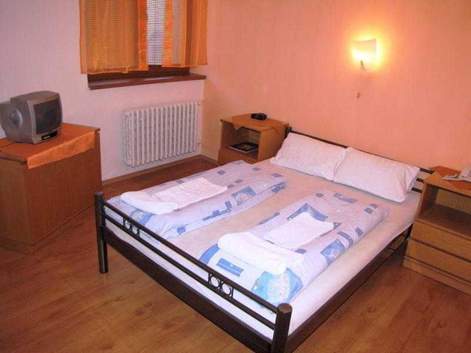 Bedroom 2, Hotel Slovan, Žilina
