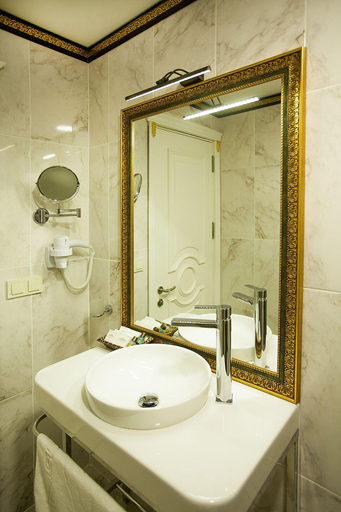 Bathroom 4, Empire Suite Hotel, Fatih