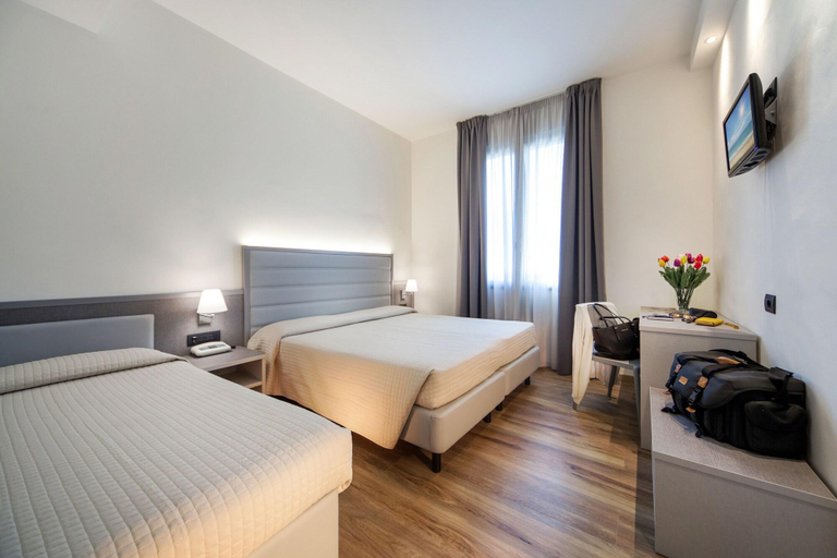 Bedroom 3, My Place Hotel, Rimini
