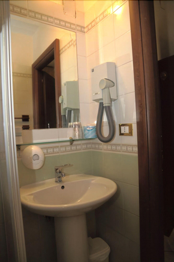 Bathroom 5, Hotel Sol Levante, Rome