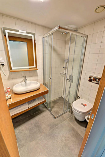 Bathroom 4, All Inn Hotel, Şişli
