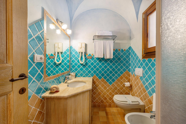 Bathroom 5, Hotel S'Olias, Olbia-Tempio