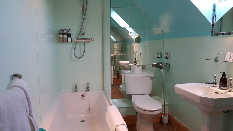 Bathroom 4, The Lime Tree, Highland
