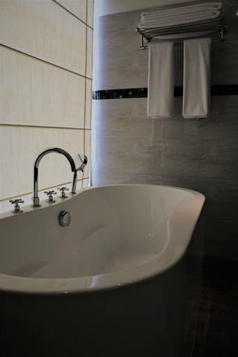 Bathroom 5, Daffodils Beach Negombo, Negombo