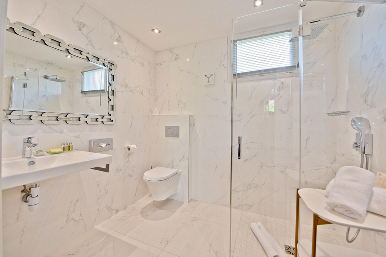 Bathroom 4, La Villa Cap d'Antibes, Alpes-Maritimes
