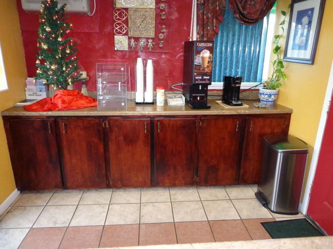 Public Area 3, Economy Inn Express Warren, Bradley