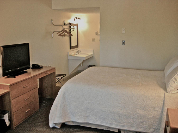 Bedroom 4, Timbers INN and Suites, Jackson