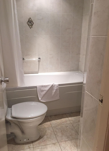 Bathroom 5, McInnes House rooms with breakfast, Highland