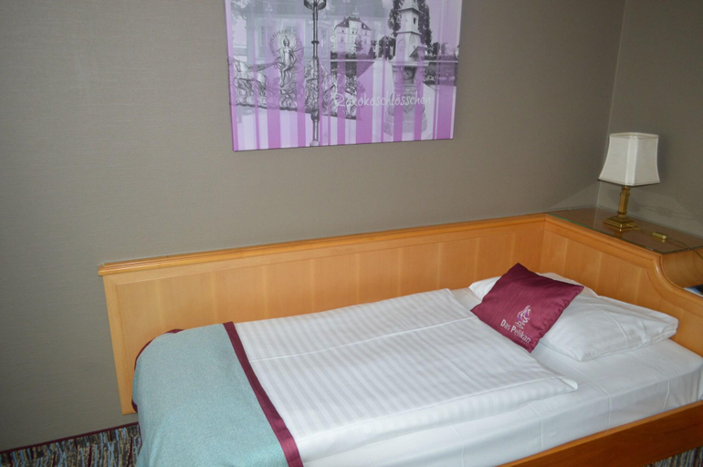 Bedroom 3, Hotel Pelikan, Ostalbkreis
