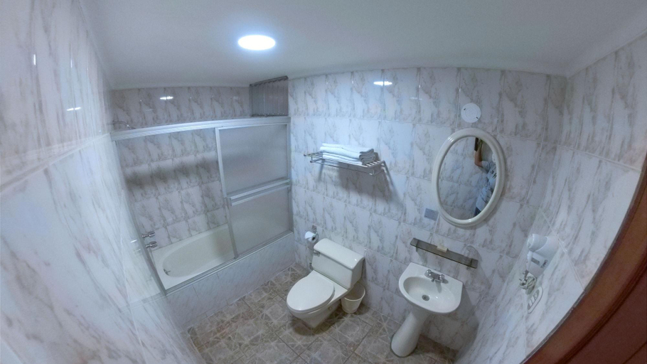 Bathroom 4, Hotel La Molina, Lima