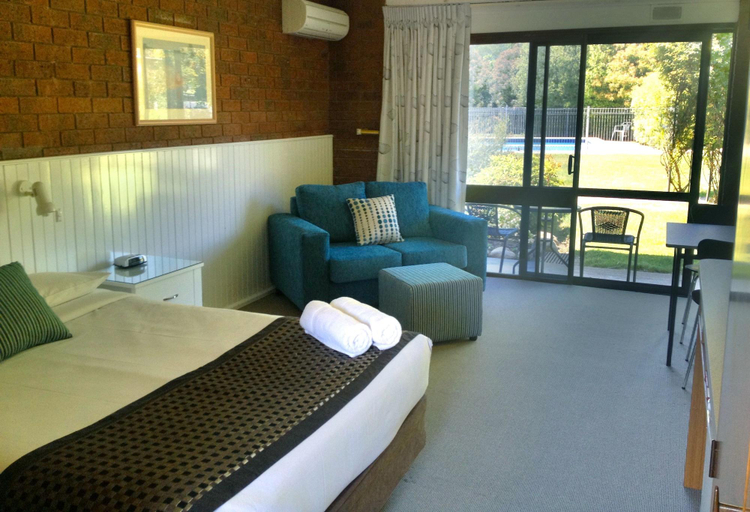 Public Area 3, Motel Sierra, Alpine - East