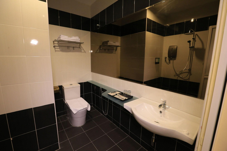 Bathroom 4, Supreme Hotel, Malacca City