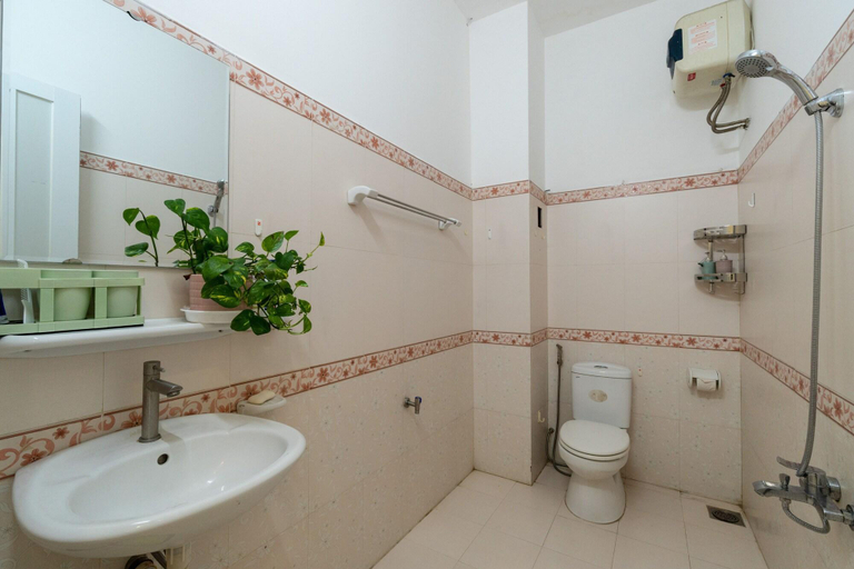 Bathroom 5, F5 Homestay & Coffee by ZUZU, Da Nang