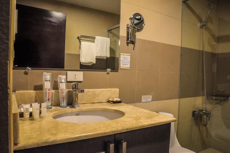 Bathroom 3, The Bauan Plaza Hotel, Bauan