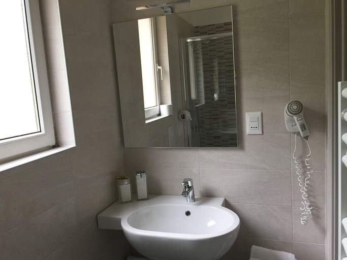 Bathroom 5, Hotel Casa Serena, Verona