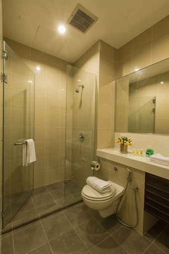 Bathroom 5, Luxfort 118 Service Suites, Pulau Penang