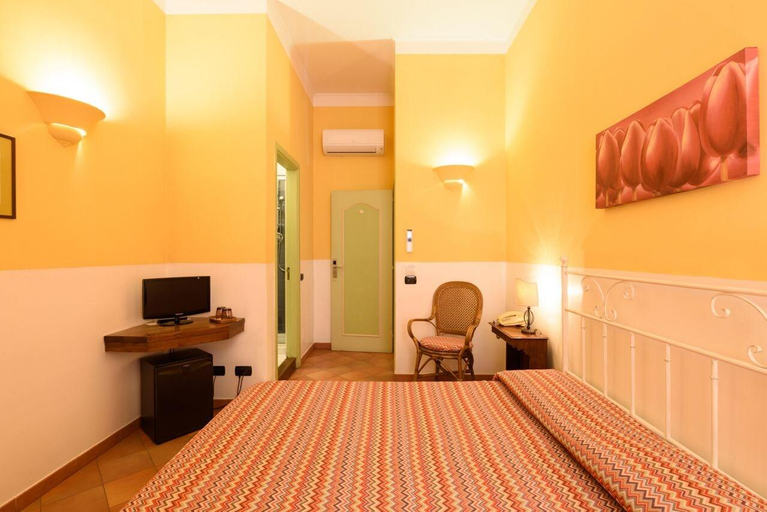 Bedroom 3, Mergellina, Napoli
