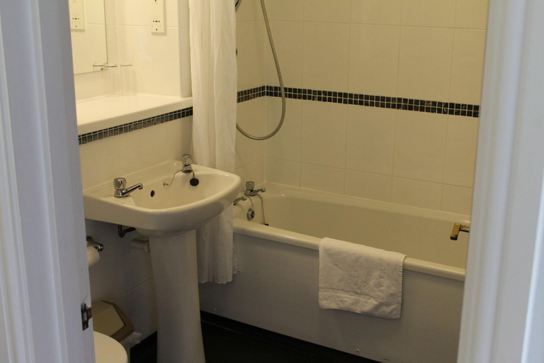 Bathroom 4, Oak Farm Hotel (M6 J12), Staffordshire