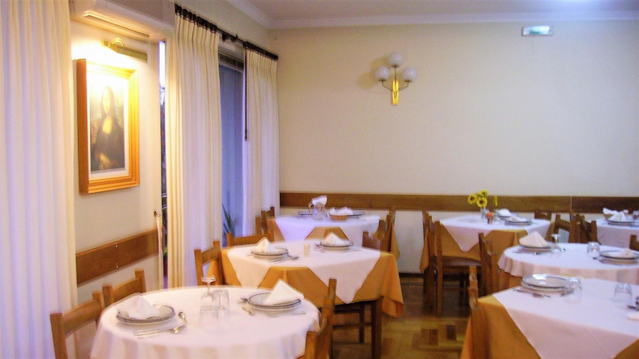 Public Area 3, PENINSULAR, Amares
