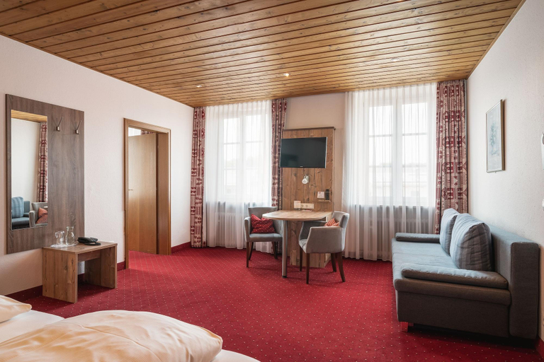 Bedroom 3, Hotel Bayerischer Hof, Rosenheim