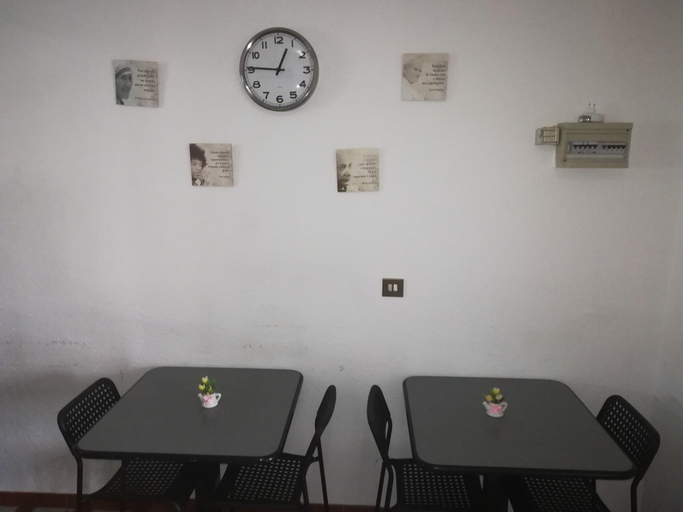 Others, Hotel Italia, Reggio Nell'Emilia