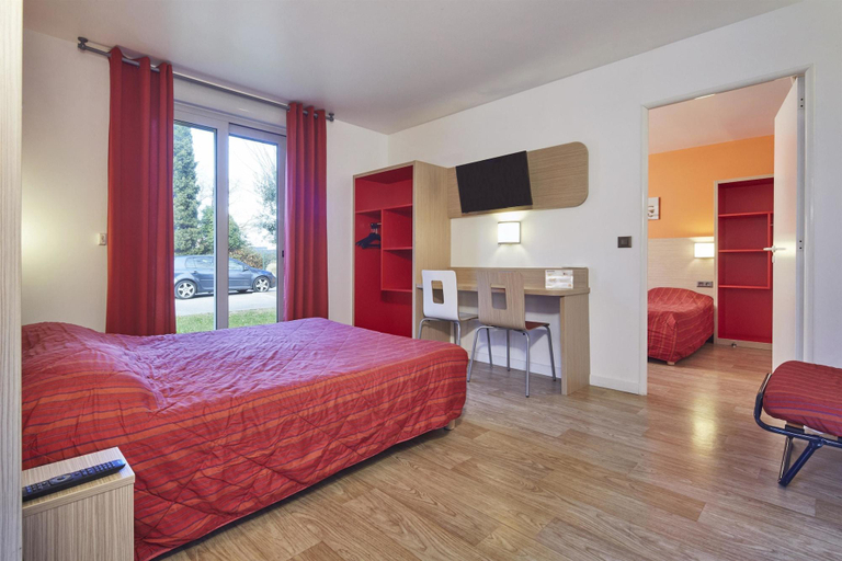 Bedroom 2, Premiere Classe Avignon Parc Des Expositions, Vaucluse