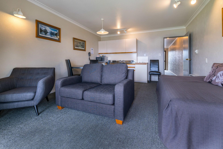 Public Area 3, Lakeside Motel & Apartments, Southland