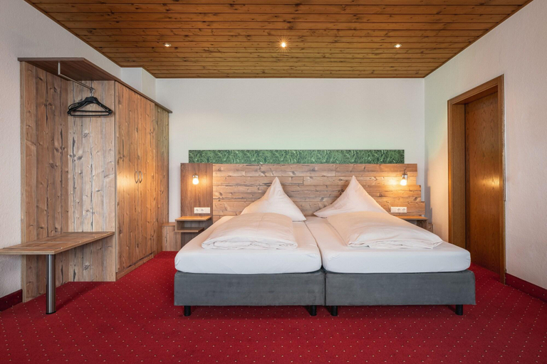 Bedroom 3, Hotel Bayerischer Hof, Rosenheim