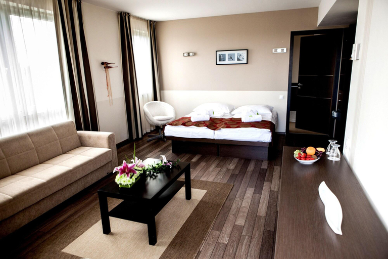 Bedroom 3, CE Plaza Hotel, Siófok